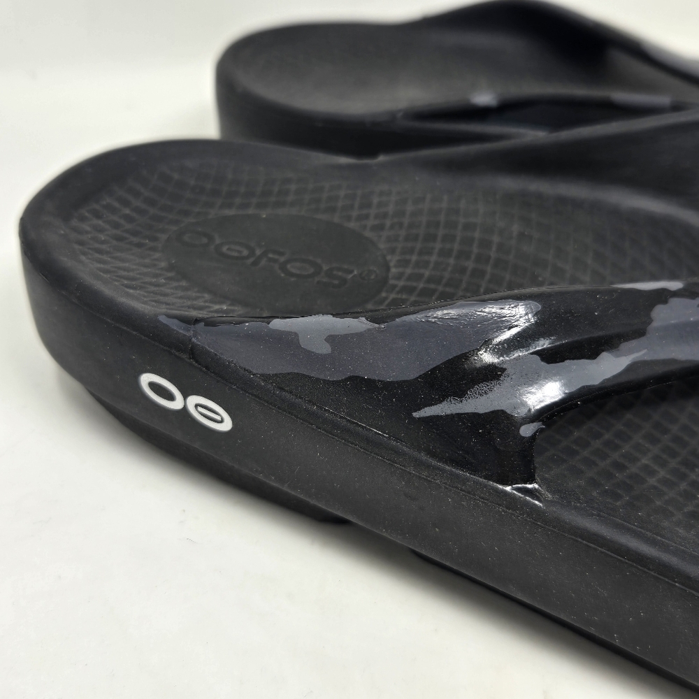 OOFOS Oolala Black Gray Camo Women’s Flip Flop Thong Recovery Sandals Sz 7 - Picture 2 of 7